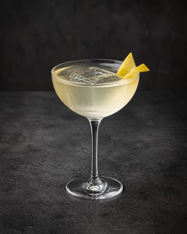 White Negroni cocktail